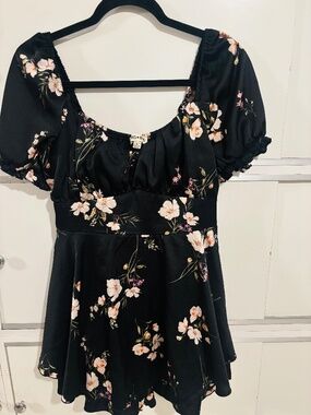 Inspired Hearts Black Floral Romper Short Sleeves Sz Large